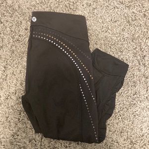 black lululemon crop mesh leggings
